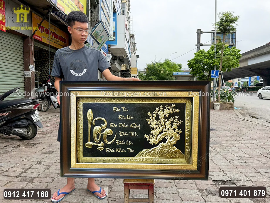 Họa tiết hoa văn giữ m&agrave;u đồng v&agrave;ng nguy&ecirc;n bản